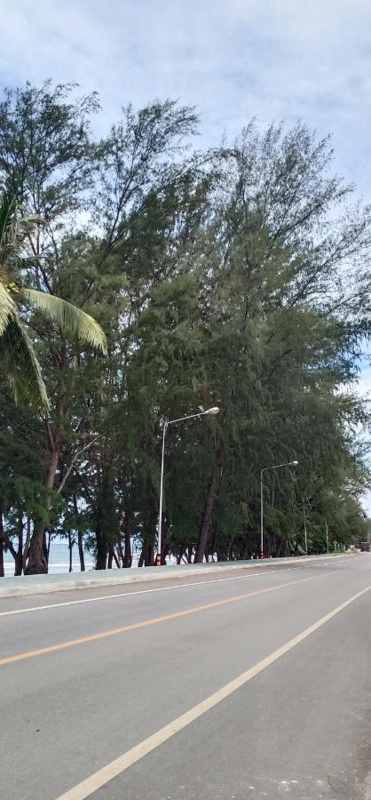Sammy Seaview: Beachfront Golden Elephant at Mae Ramphueng Rayong Exterior photo